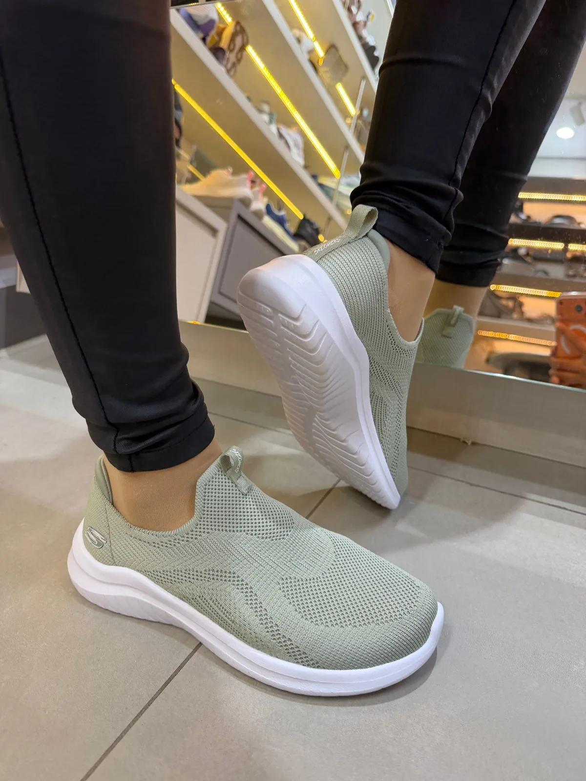 Tênis Feminino Skechers Arch Fit 2.0 Ortopédico