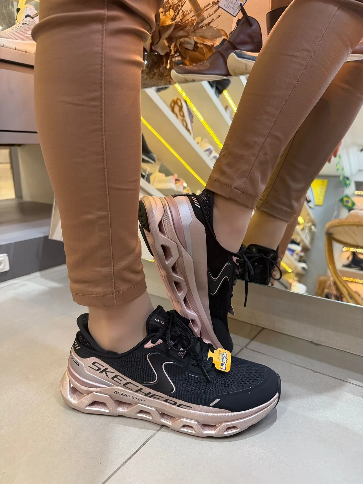 Tênis Feminino Glide-Step Hands Free Slip Skechers