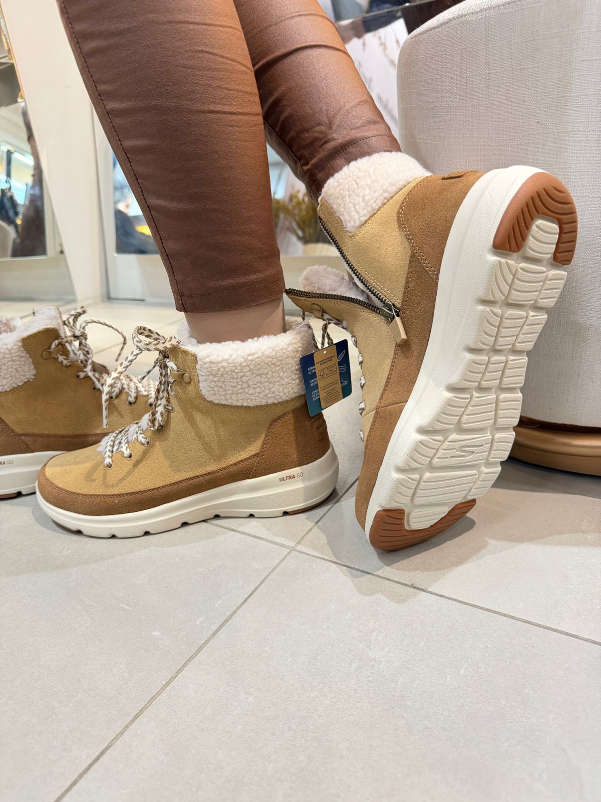 Bota Feminina Glacial Ultra Skechers