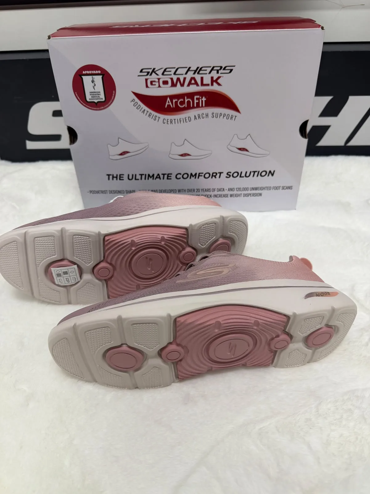 Tênis Feminino Go Walk Arch Fit Caminhada Skechers