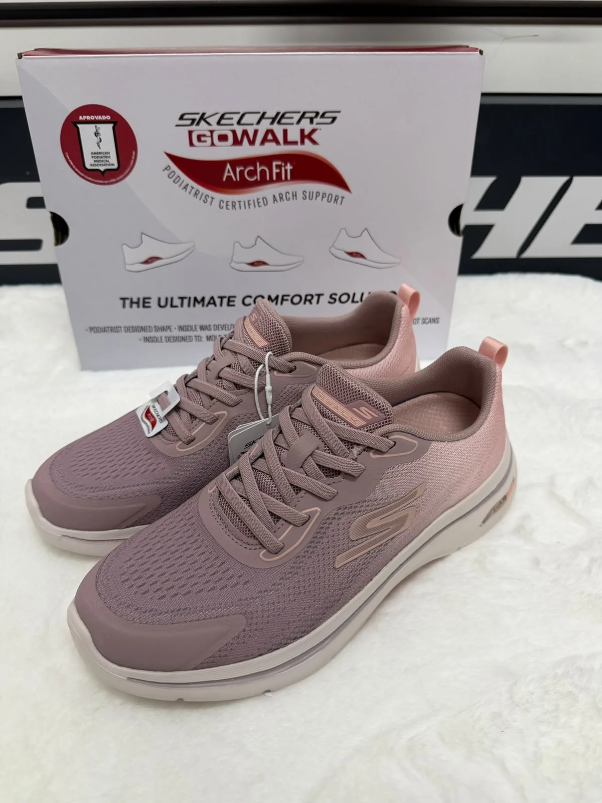 Tênis Feminino Go Walk Arch Fit Caminhada Skechers