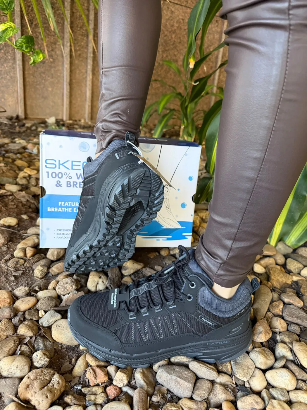 Bota Feminina Impermeável Skechers GO RUN Trail Altitude