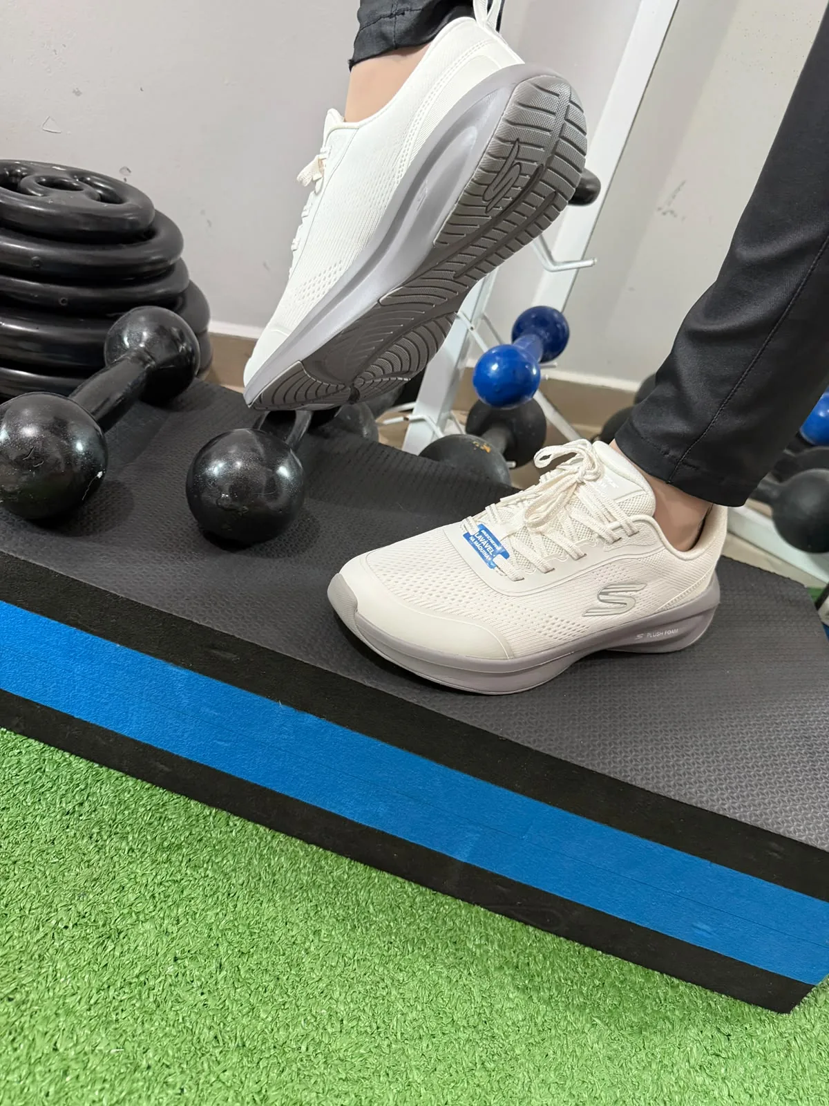 Tênis Feminino Plush Foam Caminhada Skechers - foto 5