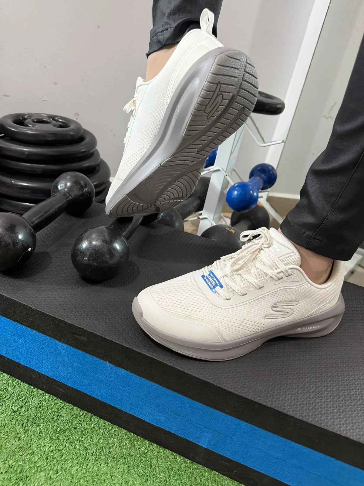 Tênis Feminino Plush Foam Caminhada Skechers - foto 6