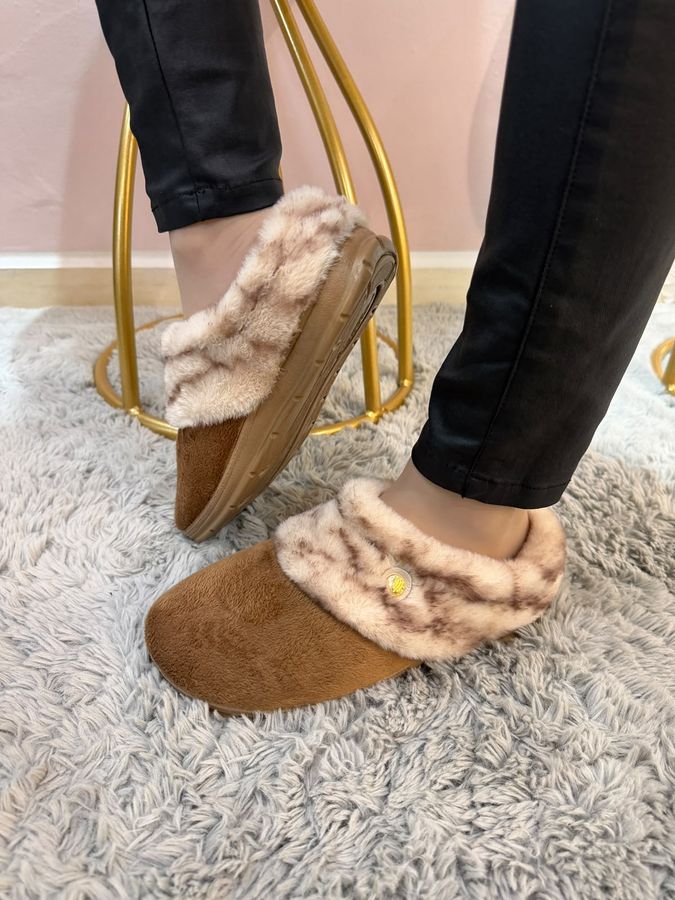 Pantufa Feminina Espumada Fechada Pegada