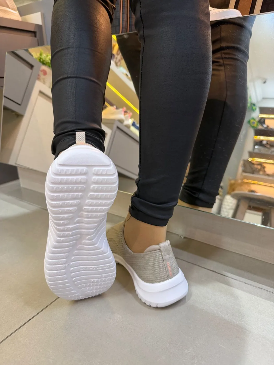 Tênis Feminino Slip On Original Skechers - foto 4