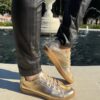 Tênis feminino Marina Mello couro dourado