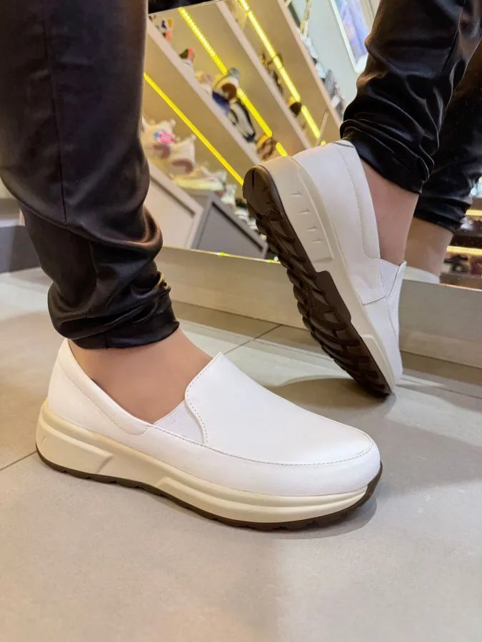 Sapatenis Feminino Antistress Opananken branco visto de lado