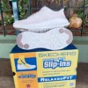 Tênis Skechers Go Walk Now Slip-ins bege no pé