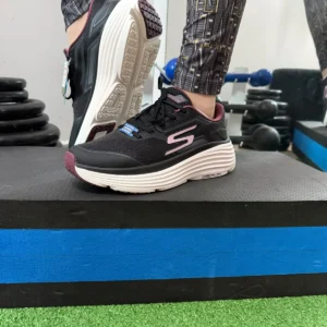 Tênis Feminino Skechers Max Cushioning Endeavour para Corrida Preto