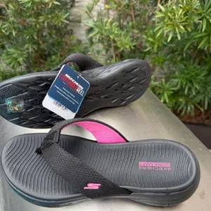 Chinelo Feminino Skechers Go Consistent Preto