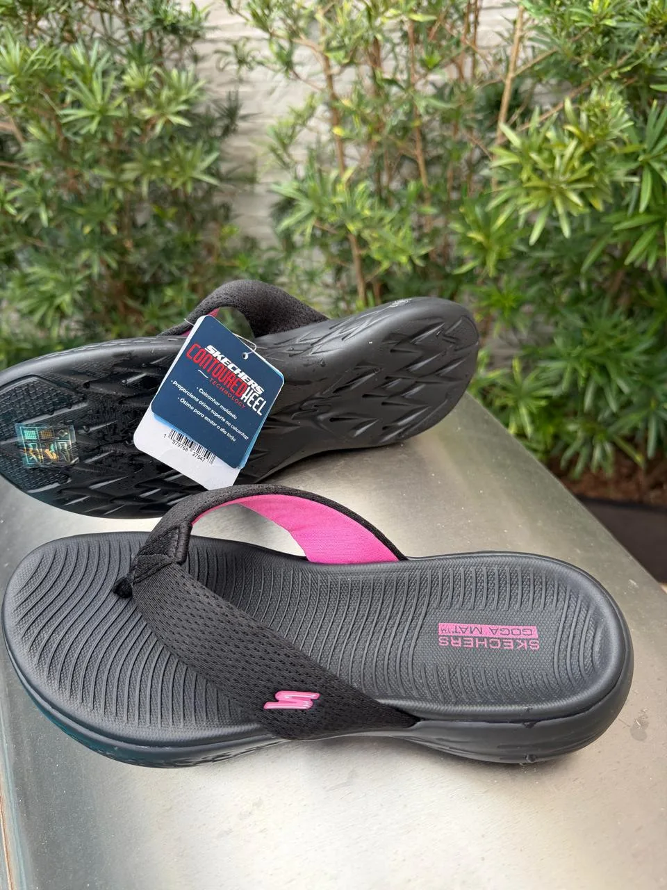 Chinelo Feminino Skechers Go Consistent Preto