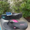 Chinelo Feminino Skechers Go Consistent Preto