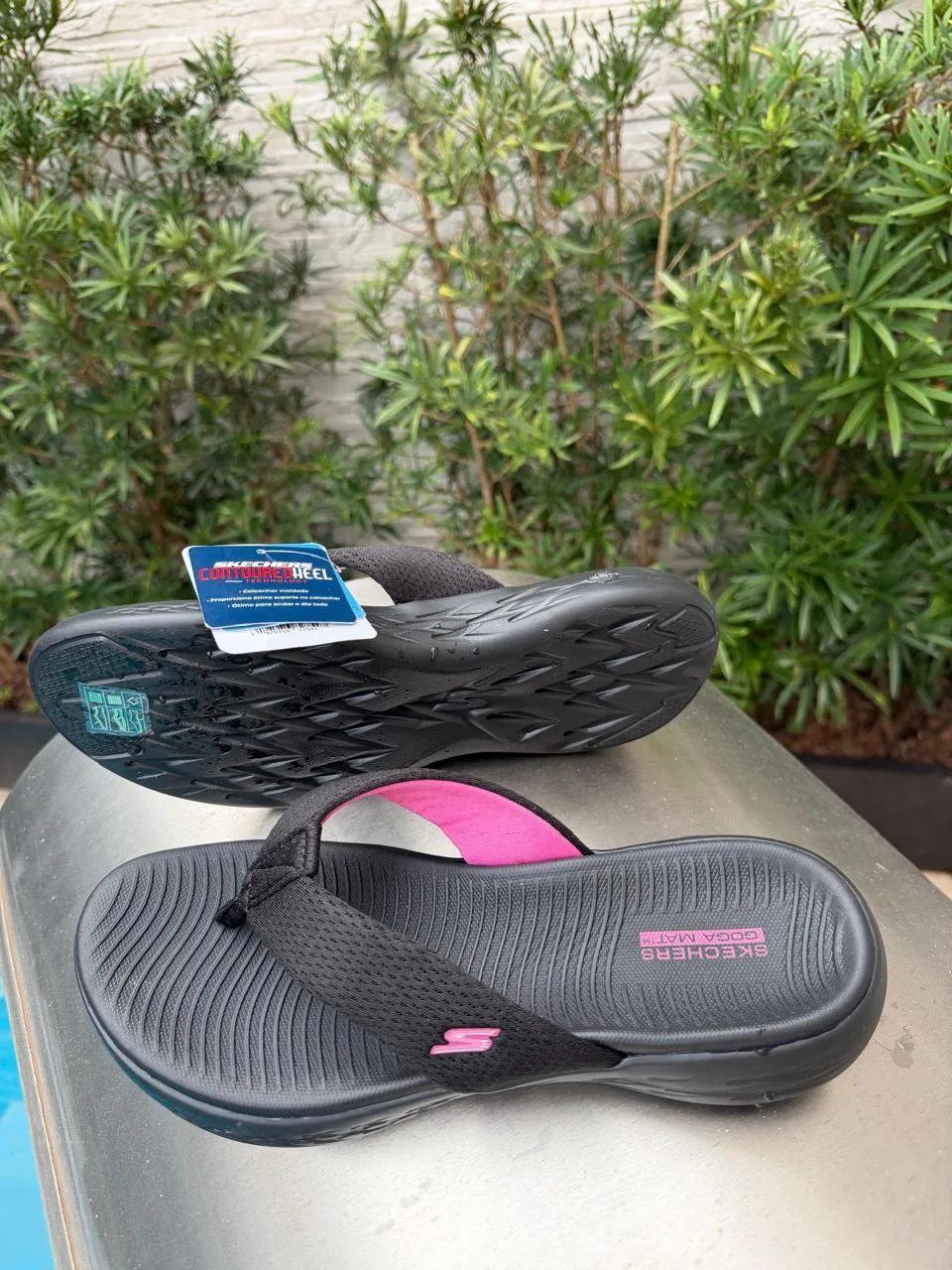 Chinelo Feminino Skechers Go Consistent Preto