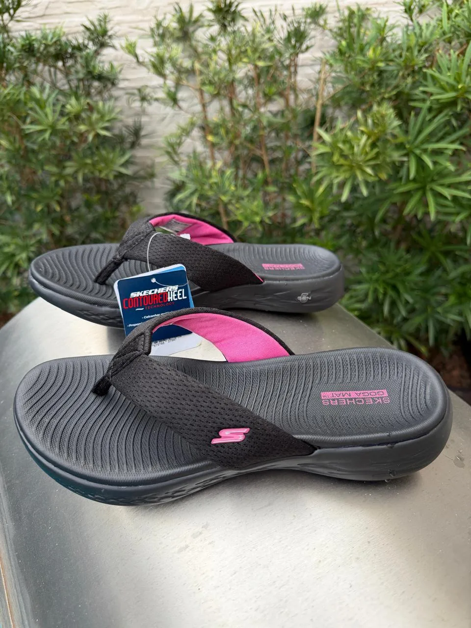 Chinelo Feminino Skechers Go Consistent Preto