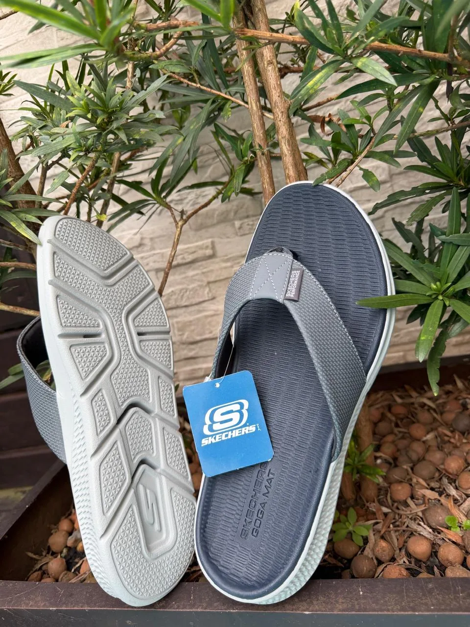 Chinelo Masculino Skechers Go Consistent Cinza