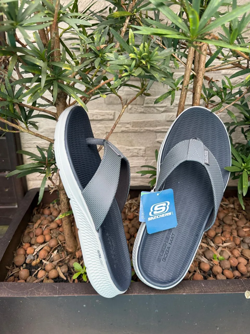 Chinelo Masculino Skechers Go Consistent Cinza
