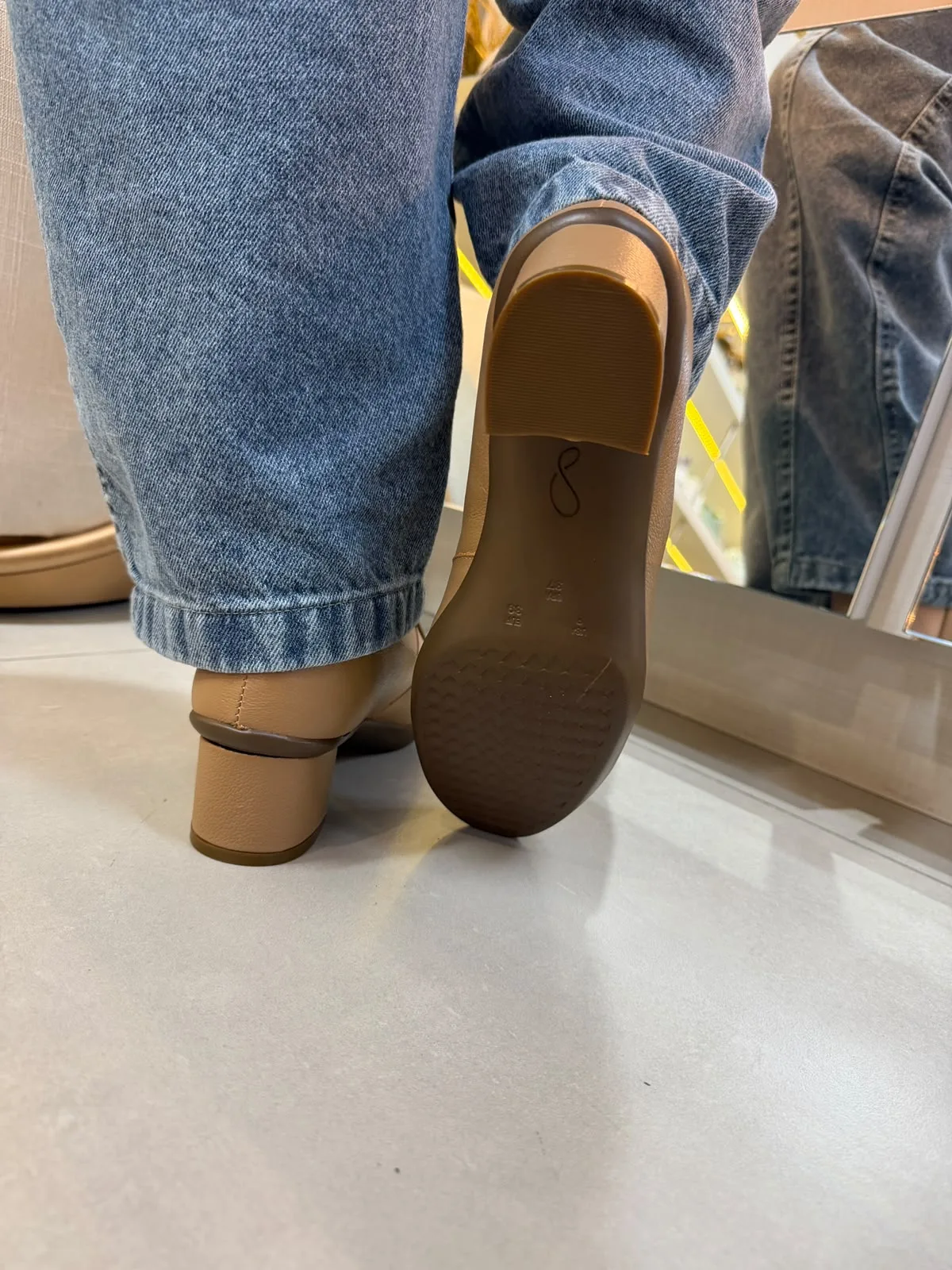 Sapato Feminino Social Antistress Salto Bloco em Couro Opananken
