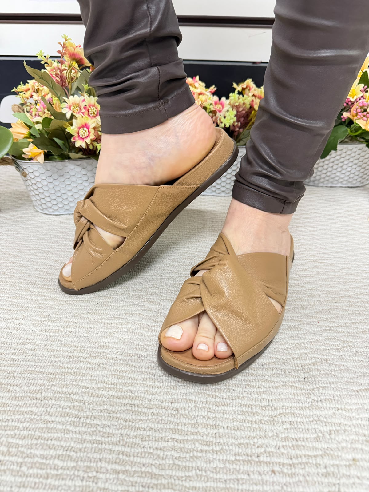 Chinelo Feminino Antistress em Couro Opananken