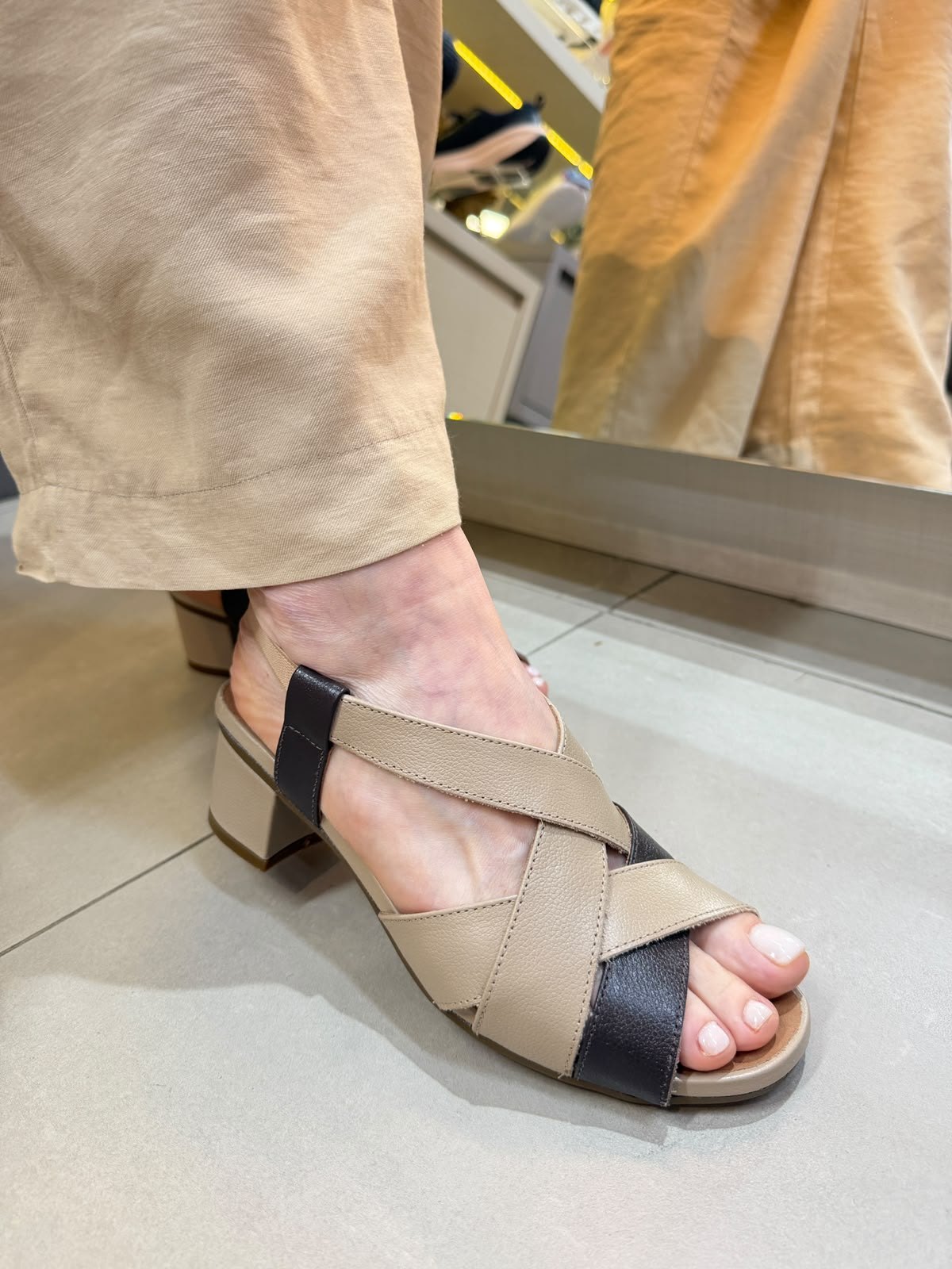 Sandália Feminina Antistress Flexível em Couro Opananken
